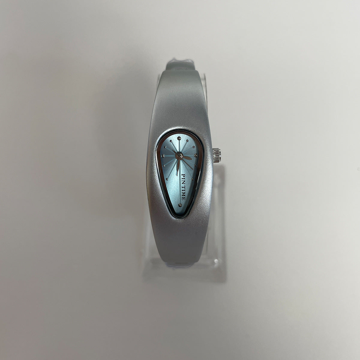 864785776-7